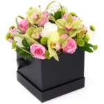 Цветы в коробке Яркий день